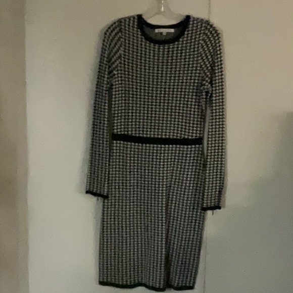 Dress - Picture 1 of 3